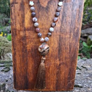 Sautoir Agate du Botswana - Pompon en satin chocolat – Image 4