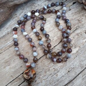 20 d1e Sautoir Agate du Bostwana avec un pompon en satin