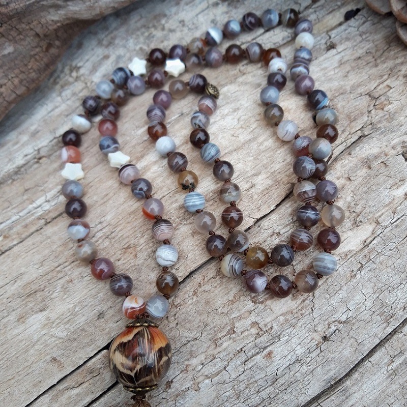 20 d1e Sautoir Agate du Bostwana avec un pompon en satin