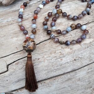 21 202 Sautoir Agate du Bostwana avec un pompon en satin