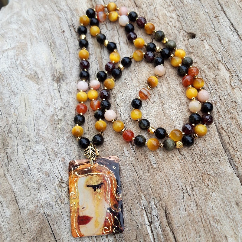 70 670 Sautoir Obsidienne doree Oeil de tigre miel Grenat Opale rose Agate orange avec pendentif en email