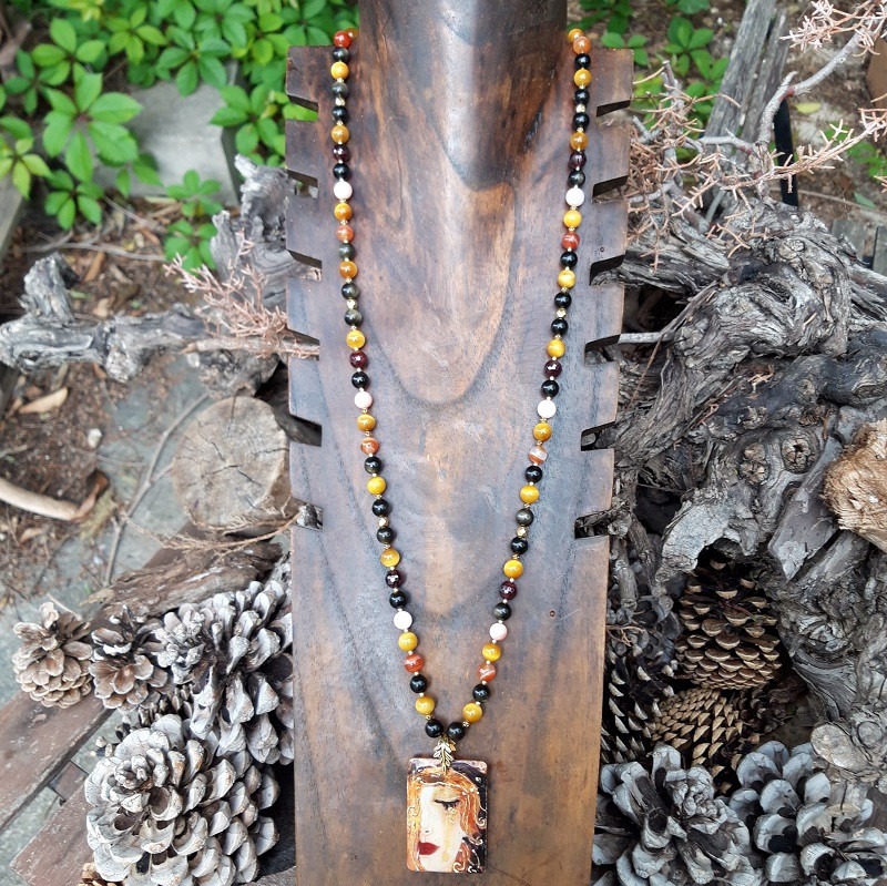 71 96c Sautoir Obsidienne doree Oeil de tigre miel Grenat Opale rose Agate orange avec pendentif en email