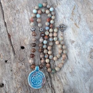 345 a7d Sautoir Jaspe Aqua terra Bois fossile avec mandala Lotus en ceramique