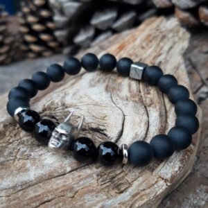 228 eb0 Bracelet Agate noire avec perle Batman argentee