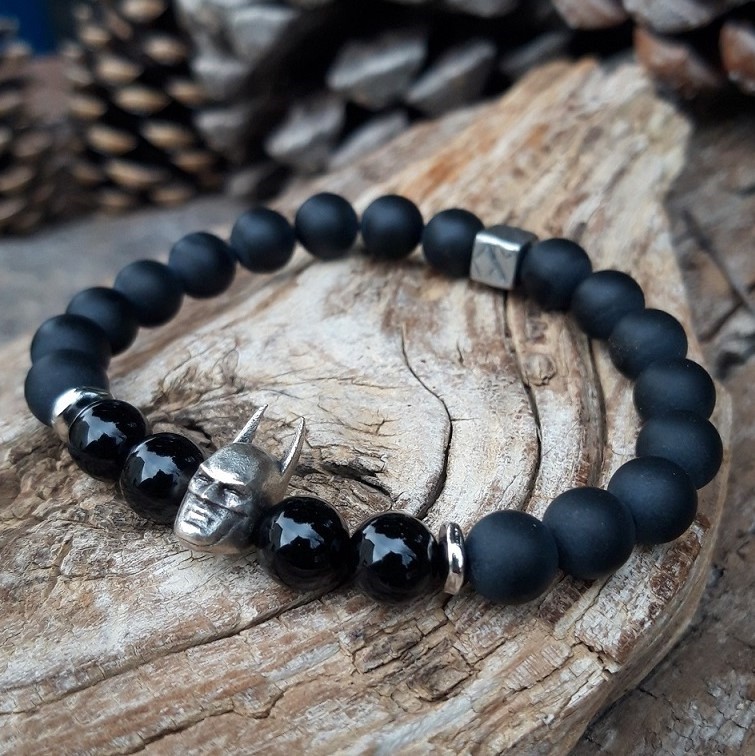 228 eb0 Bracelet Agate noire avec perle Batman argentee