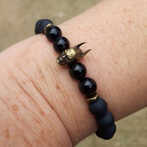 234 c21 Bracelet Agate noire avec perle Batman bronze