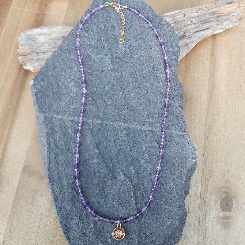 310 043 Collier Amethyste perles vermeil et medaille lotus