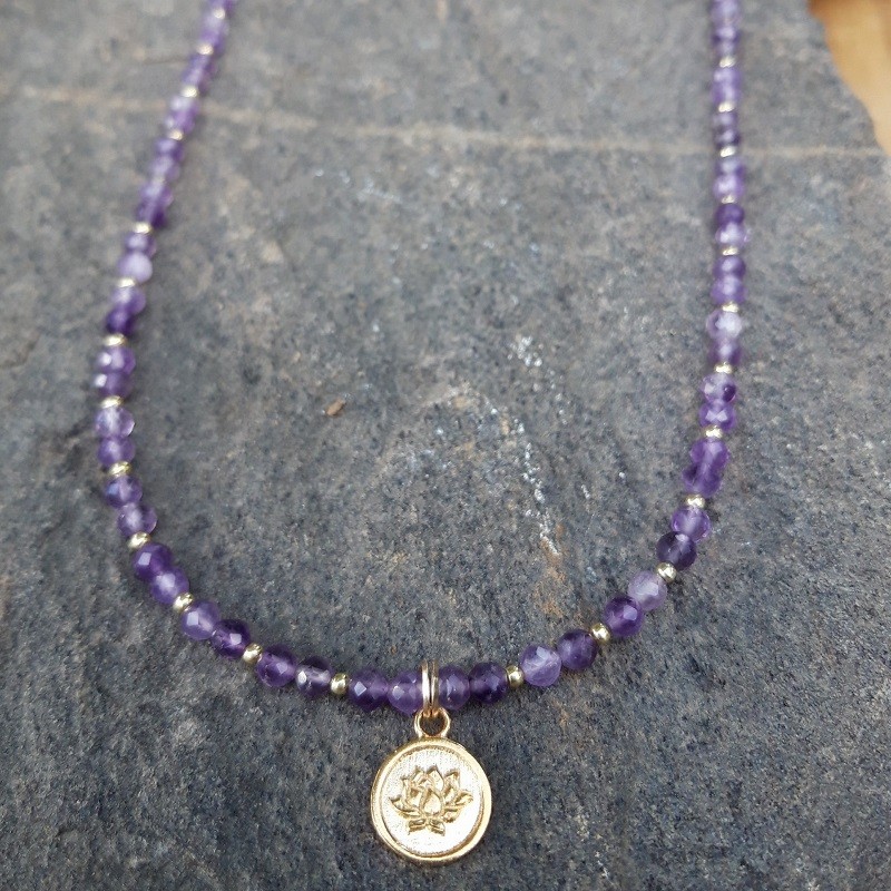 311 2e2 Collier Amethyste perles vermeil et medaille lotus