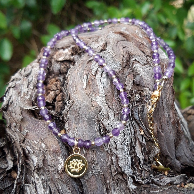 308 854 Collier Amethyste perles vermeil et medaille lotus