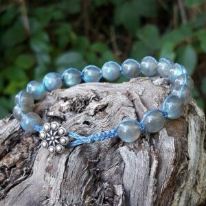 532 869 Bracelet en Labradorite et macrame bouton fleur