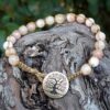Bracelet en Agate du Bostwana orange en macramé, bouton arbre de vie