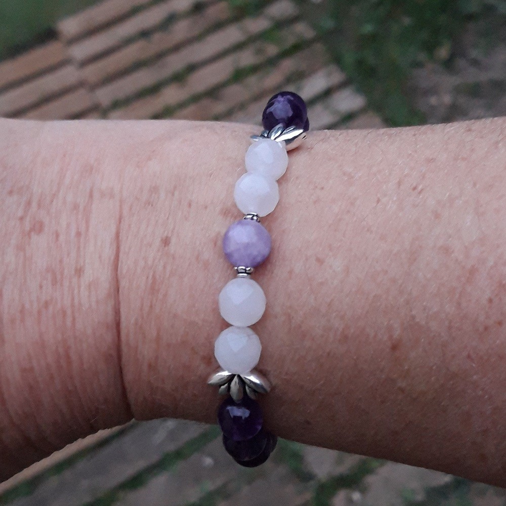 585 193 Bracelet en Amethyste et Jade blanc avec lotus argente