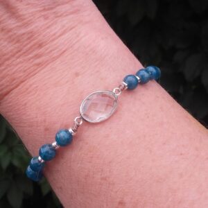 517 114 Bracelet en Apatite bleu Cristal de roche Facette en macrame