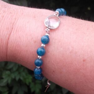 519 66b Bracelet en Apatite bleu Cristal de roche Facette en macrame