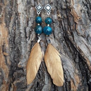 Boucles doreilles en Apatite bleue plumes et metal argente
