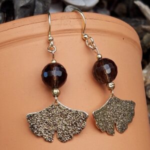 725 adc Boucles doreilles en Quartz fume et feuille de Ginko en metal dore