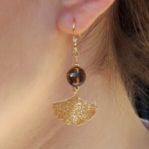 724 87d Boucles doreilles en Quartz fume et feuille de Ginko en metal dore