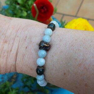 776 f27 Bracelet en Jade et Jadeite avec une perle elephant en metal bronze