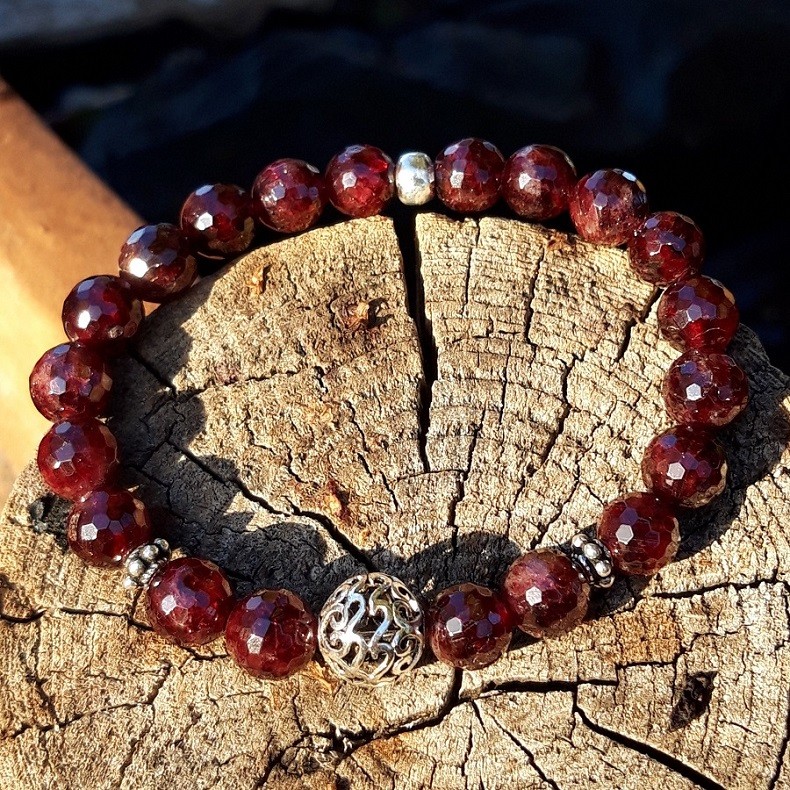 Bracelet Grenat facetté avec perles en Argent 925