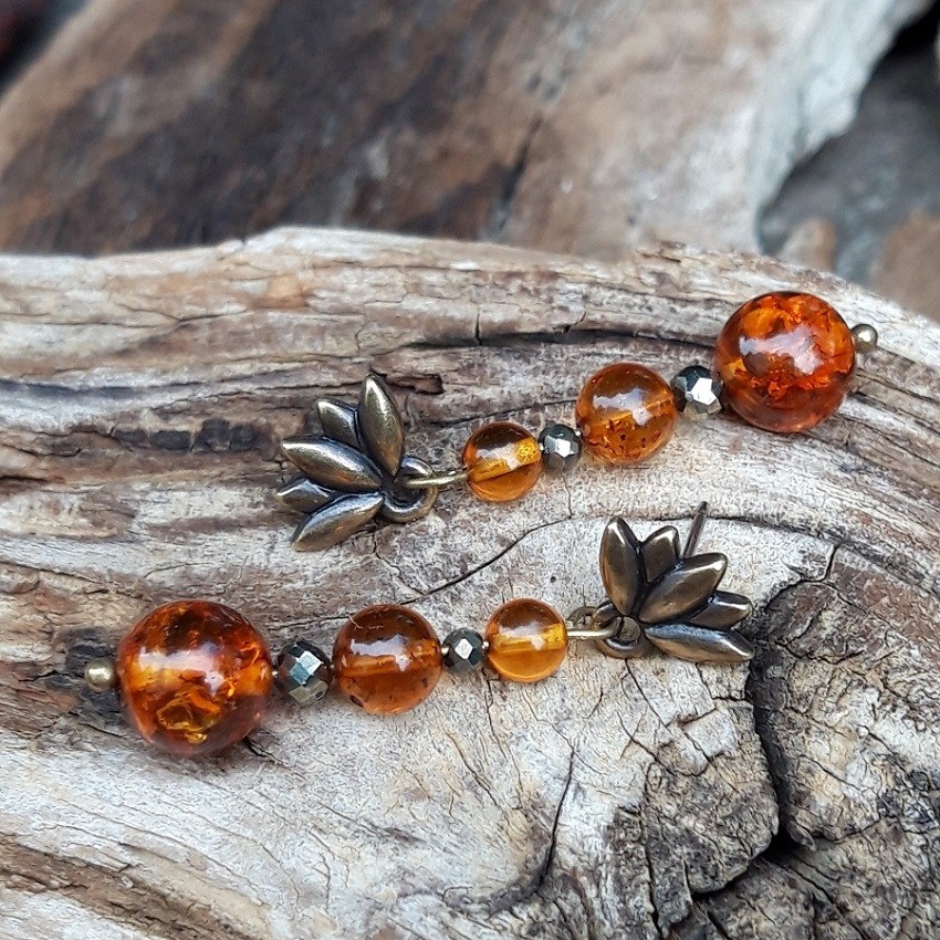 Boucles d'oreilles en Ambre, Pyrite et fleur de Lotus