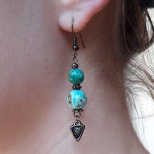 871 f50 Boucles doreilles en Opale bleue et breloques en metal bronze