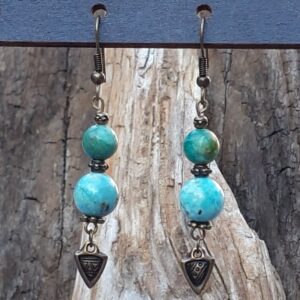 872 8b2 Boucles doreilles en Opale bleue et breloques en metal bronze