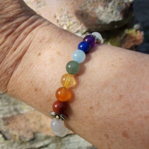 1552 d65 Bracelet 7 chakras en Jade blanc