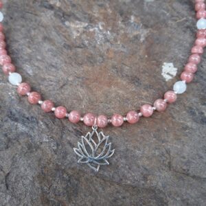 1017 b69 Collier Rhodochrosite Jade blanc et Lotus en Argent 925