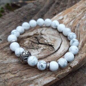 1296 f89 Bracelet Howlite avec une perle de Bali en Argent