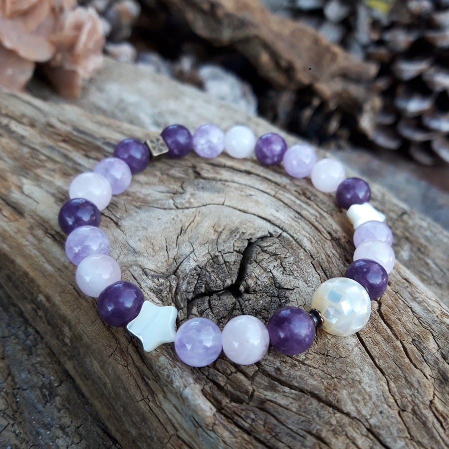 1235 1fa Bracelet Lepidolite Quartz rose Amethyste lavande et perle en nacre