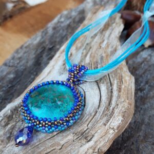 1284 d65 Pendentif Chrysocolle perle avec une goutte facettee