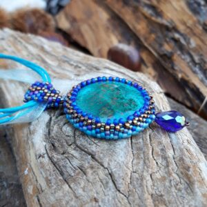 1283 86a Pendentif Chrysocolle perle avec une goutte facettee