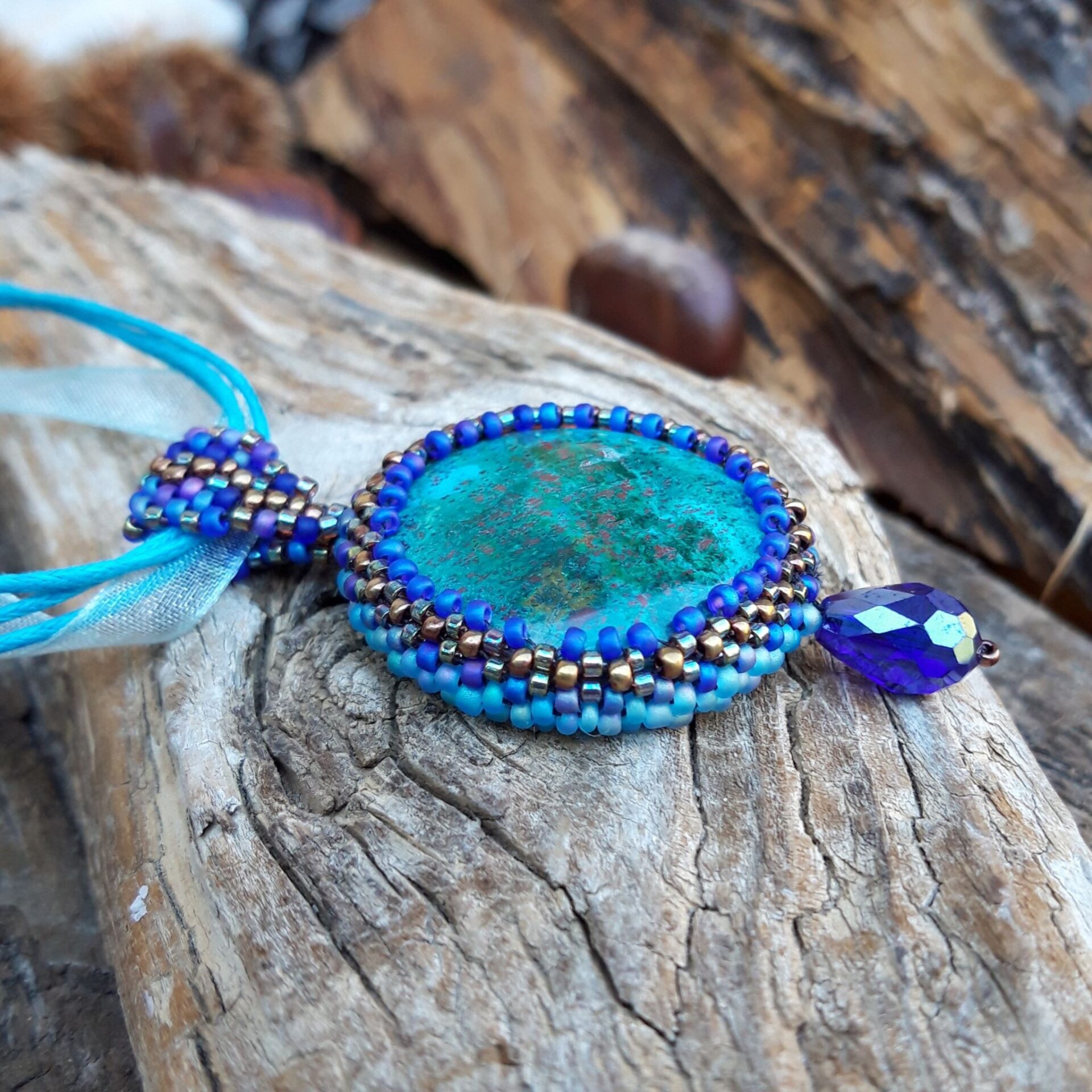 1283 86a Pendentif Chrysocolle perle avec une goutte facettee