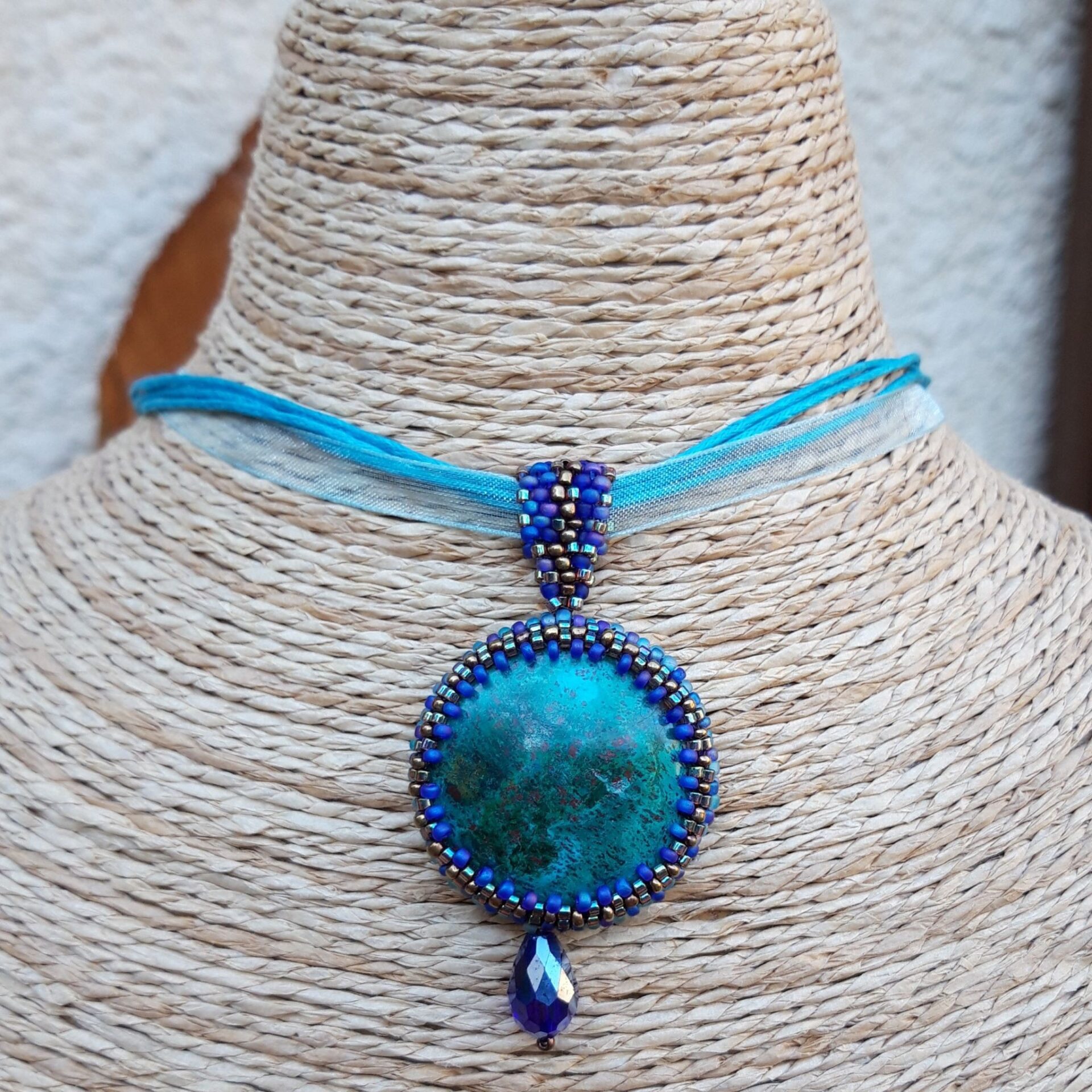 1288 099 Pendentif Chrysocolle perle avec une goutte facettee