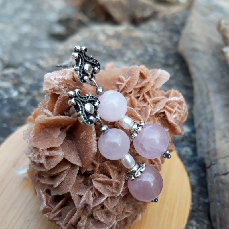 boucles d oreilles en quartz rose perle blanche et metal argente 2