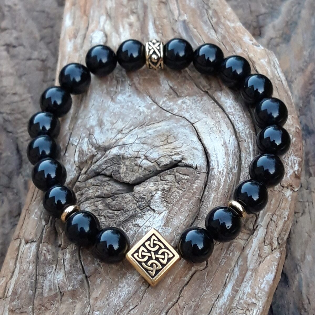 bracelet spinelle noir et perle celtique dorée