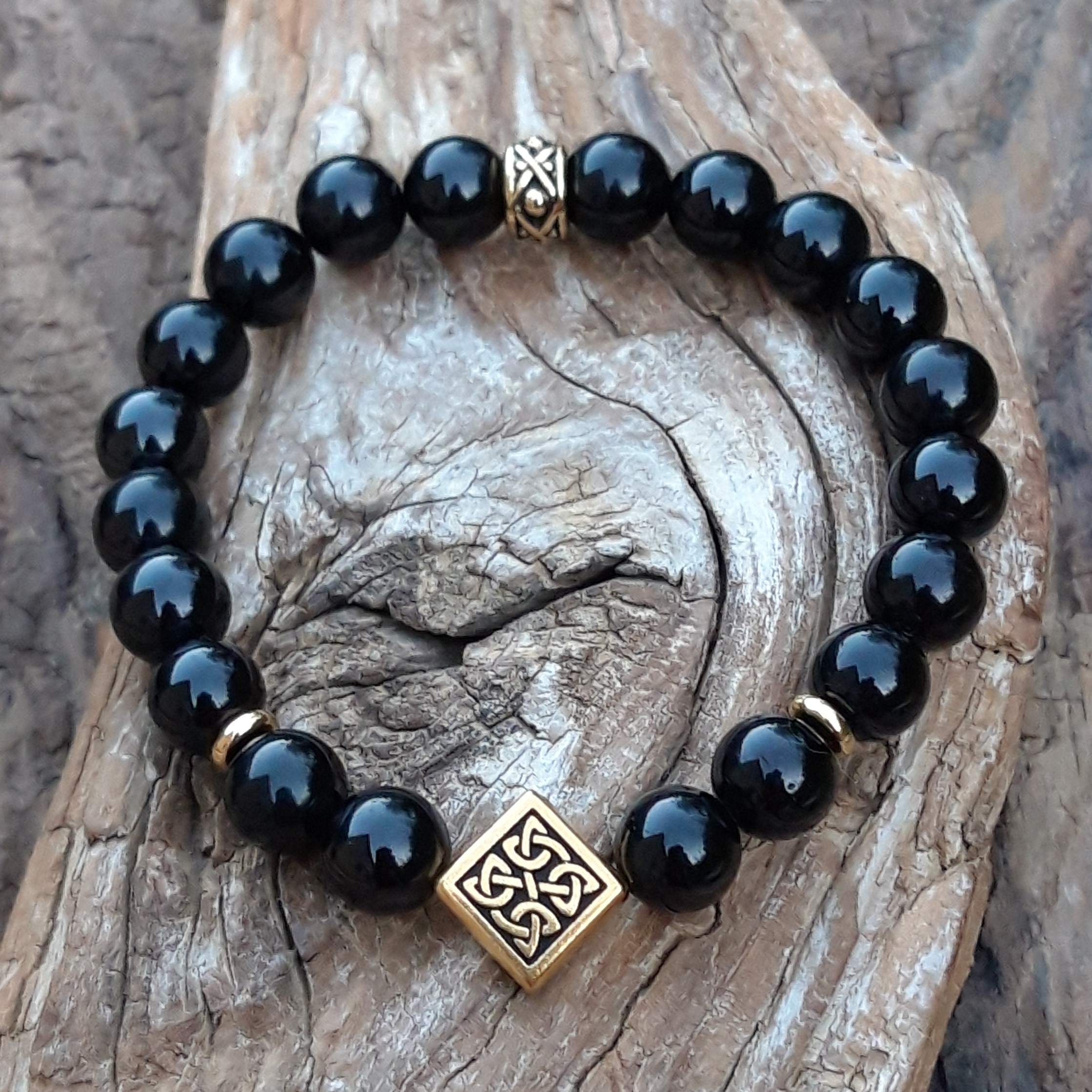 bracelet spinelle noir et perle celtique dorée