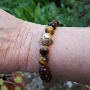Bracelet Œil de tigre avec perle de Bali en vermeil, perles de 10 mm – Image 4