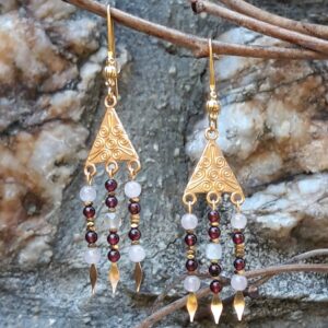 boucles d'oreilles quartz rose, grenat et pierre de lune