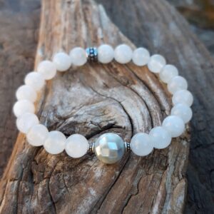 Bracelet pierre de lune et perle centrale en Nacre bleue