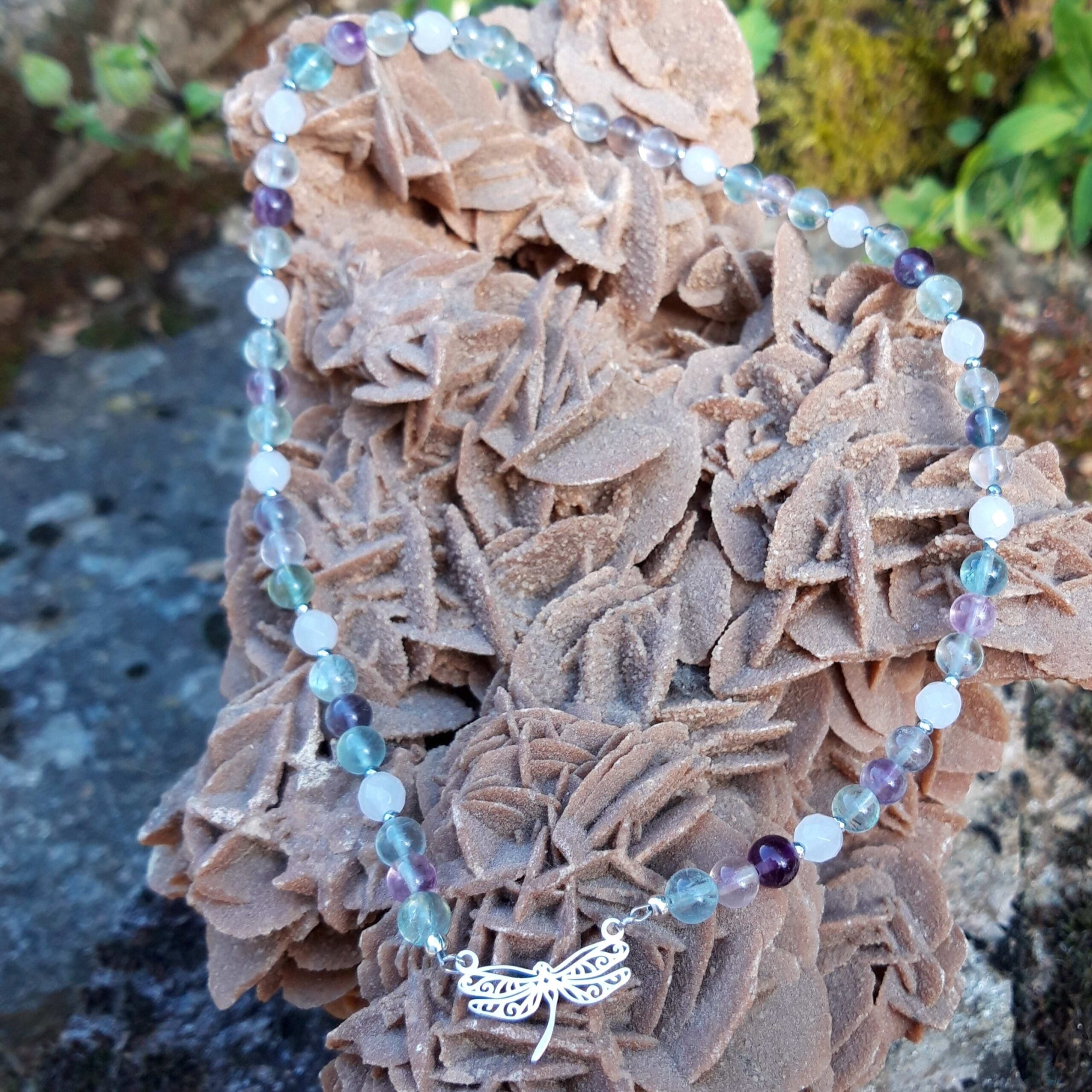 Collier en Fluorite, Jade blanc avec une libellule en Argent 925 – Image 5