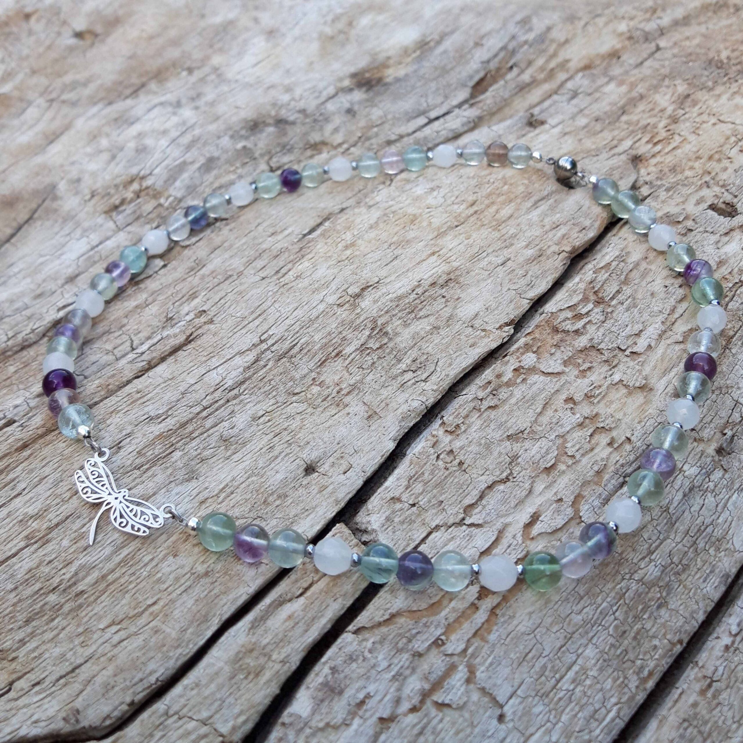 Collier en Fluorite, Jade blanc avec une libellule en Argent 925 – Image 4