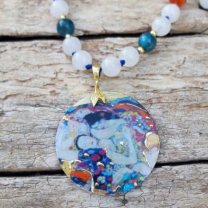 Alternative view of Collier Jade blanc, Lapis-lazuli, Agate orange, Apatite, Amazonite avec pendentif en émail