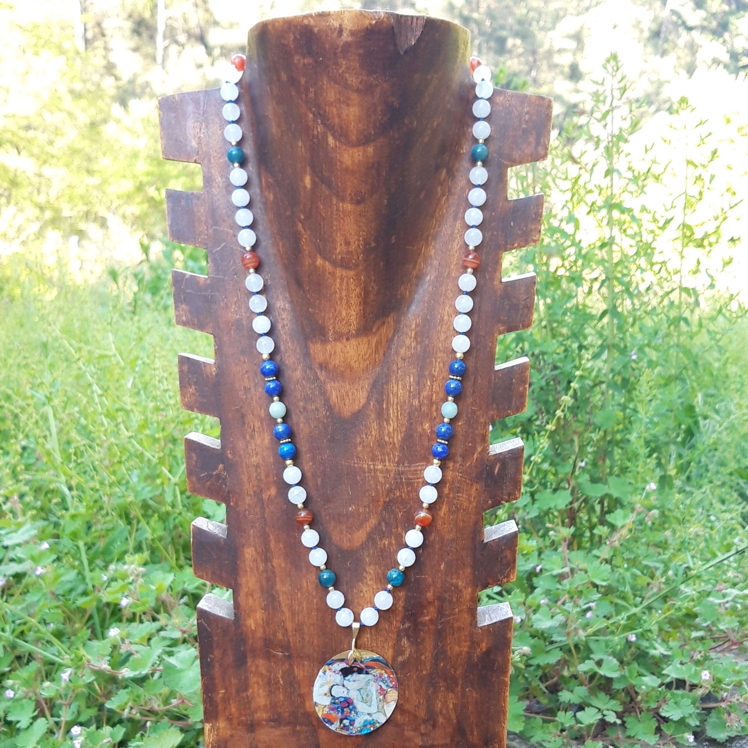 Collier Jade blanc, Lapis-lazuli, Agate orange, Apatite, Amazonite avec pendentif en émail – Image 5