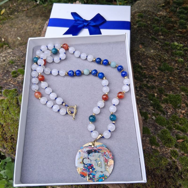 Collier Jade blanc, Lapis-lazuli, Agate orange, Apatite, Amazonite avec pendentif en émail – Image 6