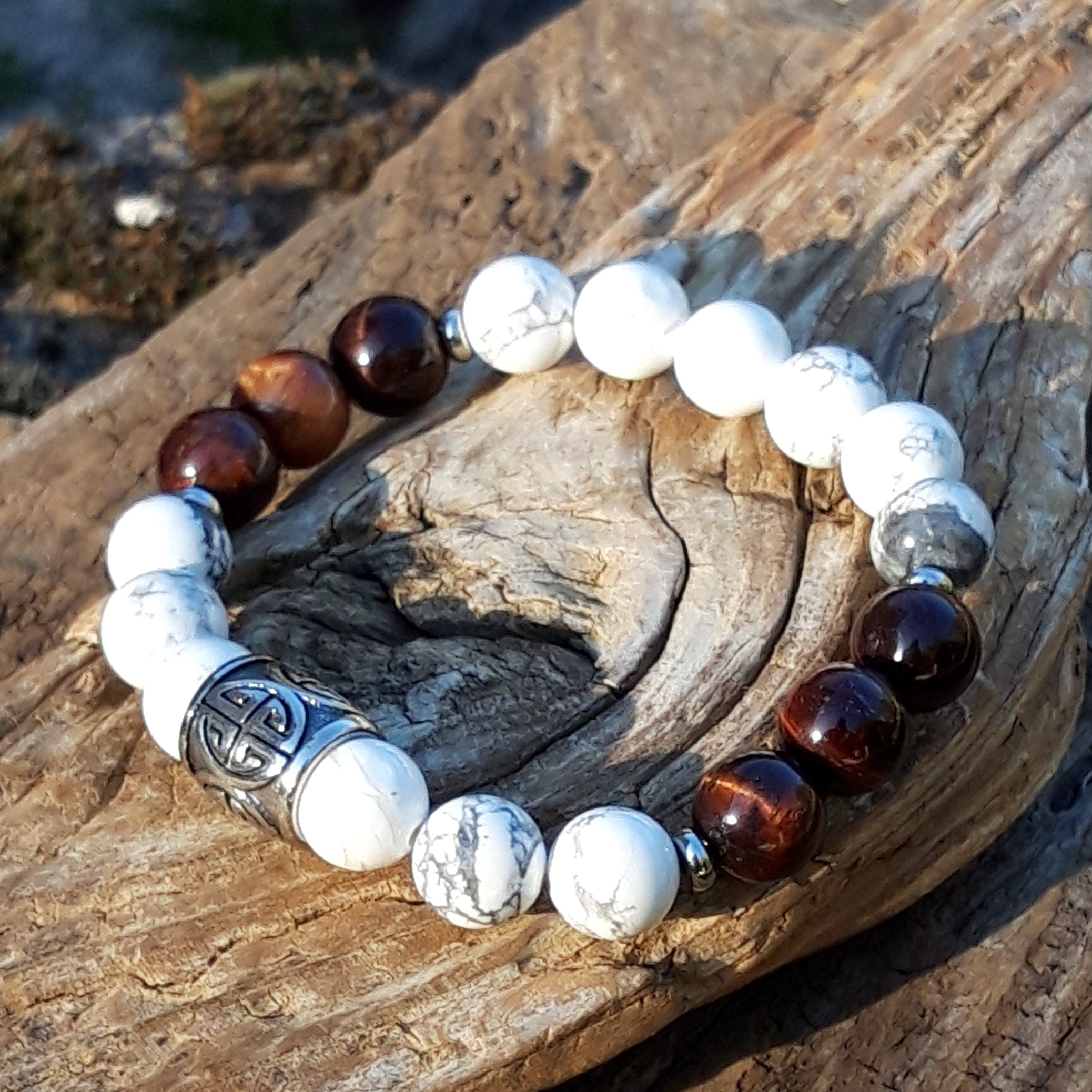 Bracelet Howlite, Œil de taureau et perle de celtique argentée – Image 4