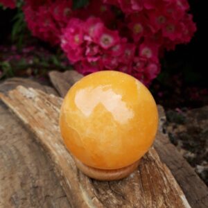 Sphère en calcite orange