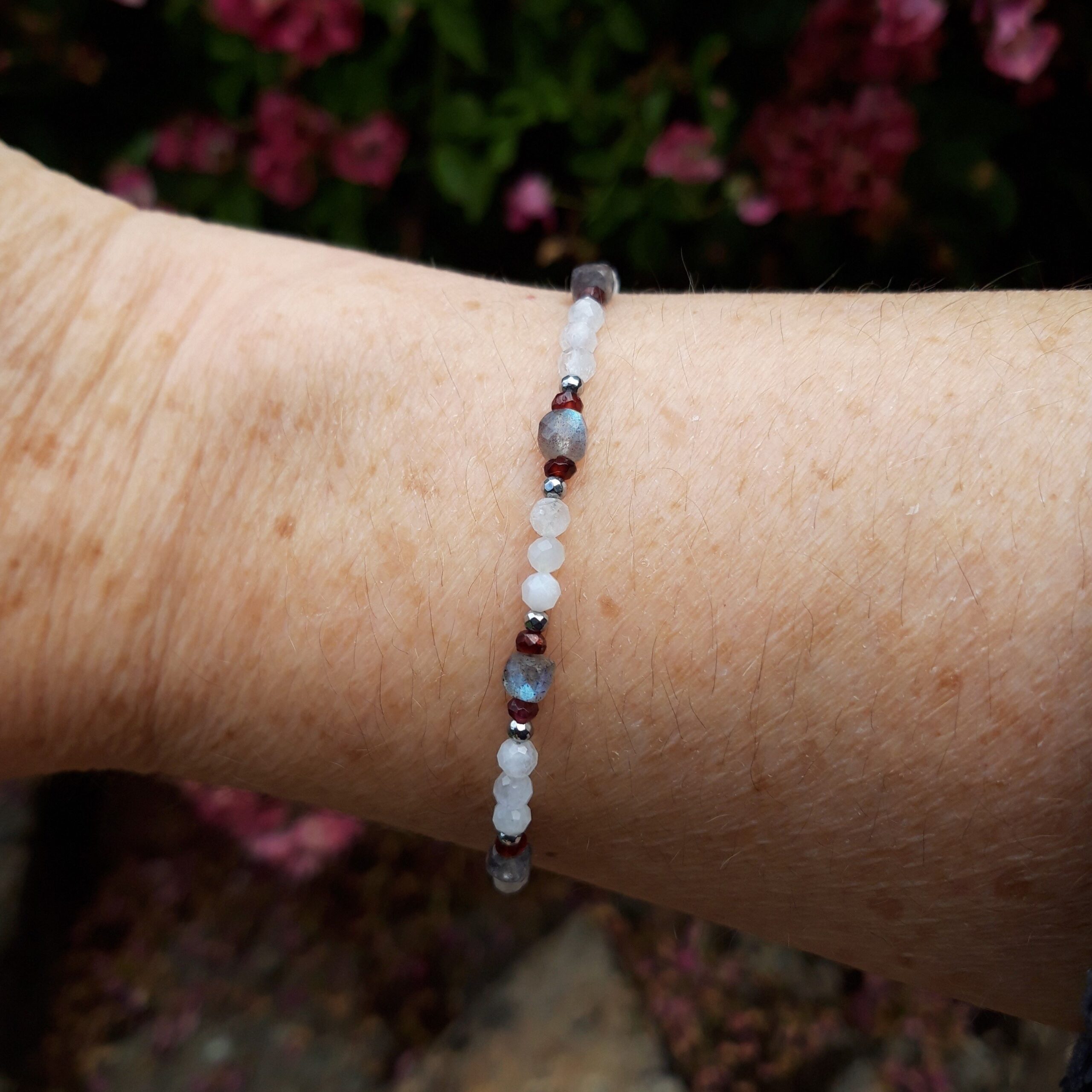 Bracelet en Pierre de lune, Labradorite et Grenat en Acier inoxydable – Image 3