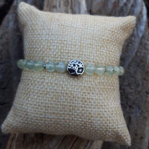 Bracelet en Préhnite avec une perle arbre de vie argentée – Image 5