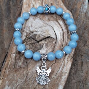 bracelet angélite, perles rondes de 8 mm avec une breloque ange en métal argenté